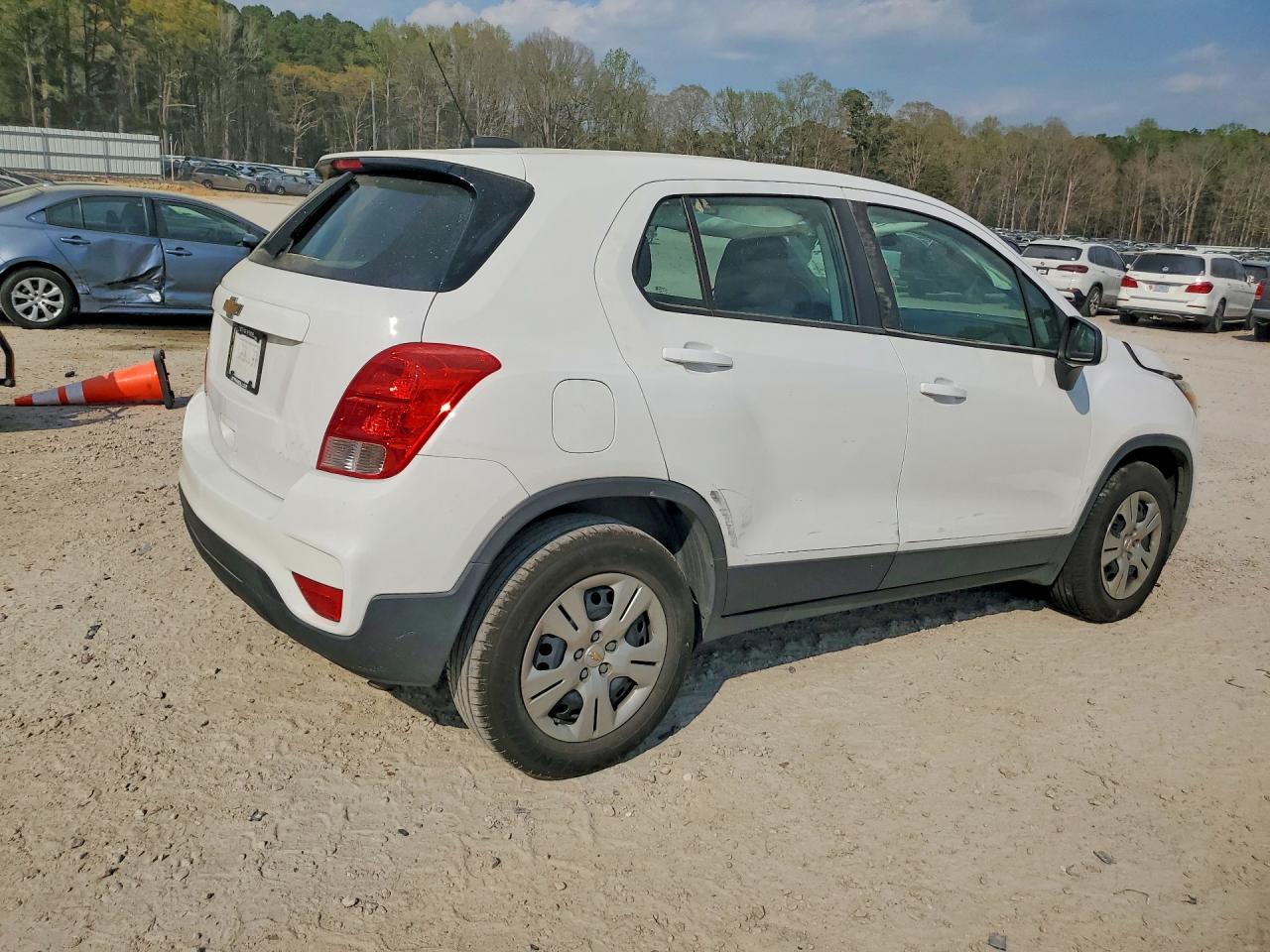 2019 CHEVROLET TRAX LS photo 5