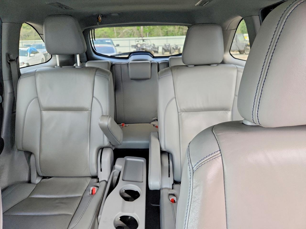 2019 TOYOTA HIGHLANDER XLE photo 19