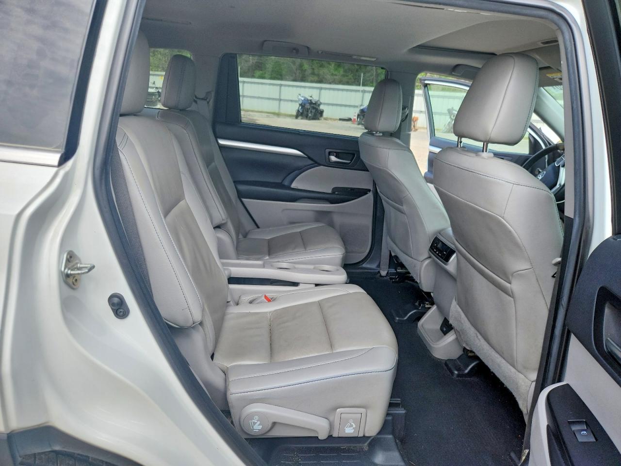 2019 TOYOTA HIGHLANDER XLE photo 21