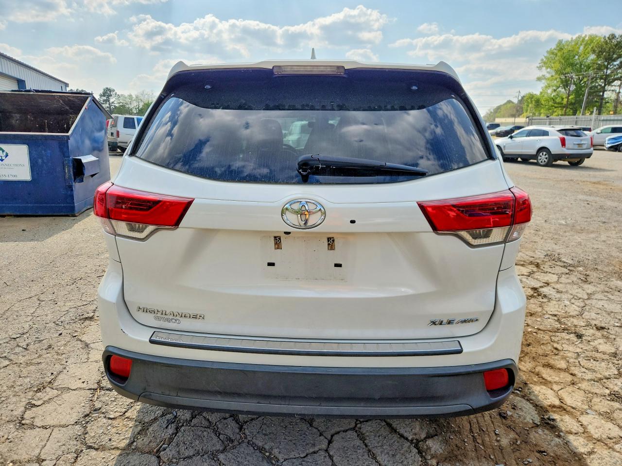 2019 TOYOTA HIGHLANDER XLE photo 11