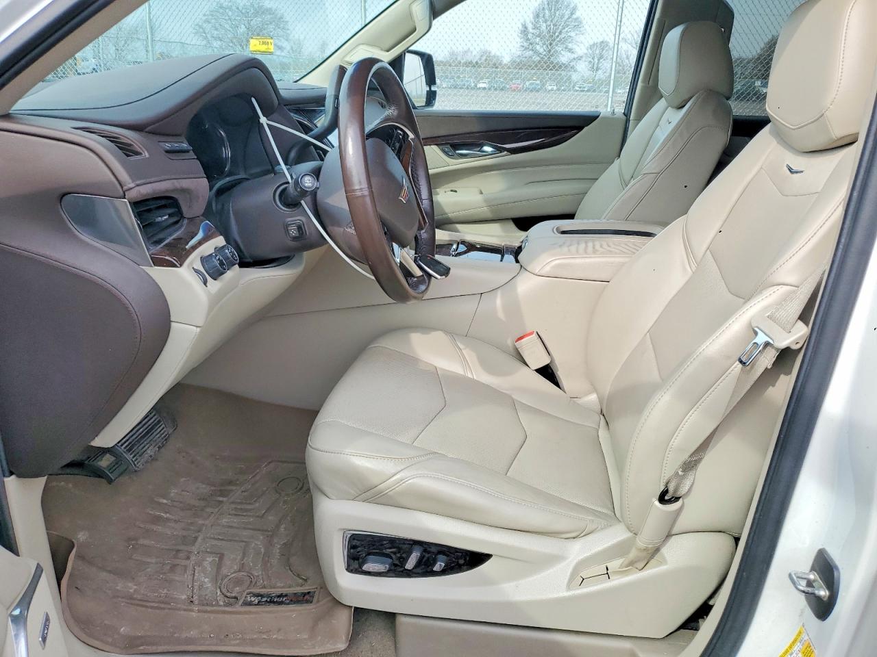 2016 CADILLAC ESCALADE LUXURY photo 13