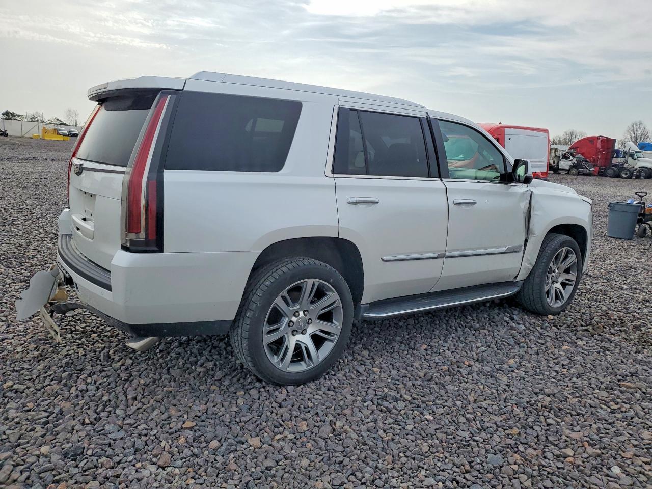 2016 CADILLAC ESCALADE LUXURY photo 5