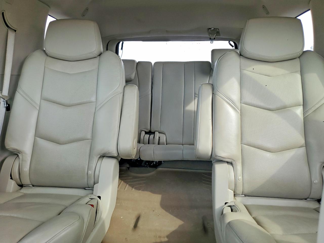 2016 CADILLAC ESCALADE LUXURY photo 19