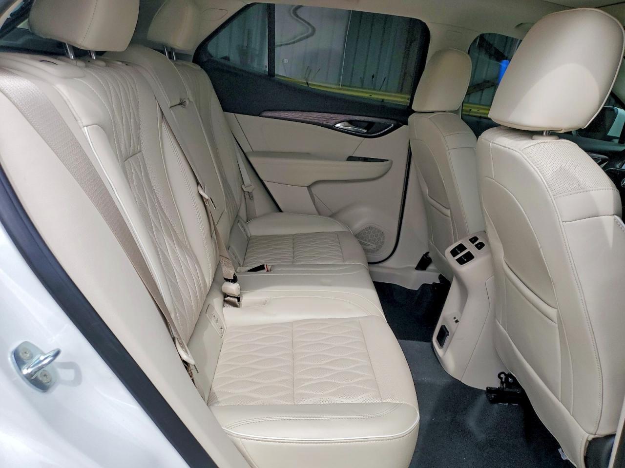 2023 BUICK ENVISION AVENIR photo 21