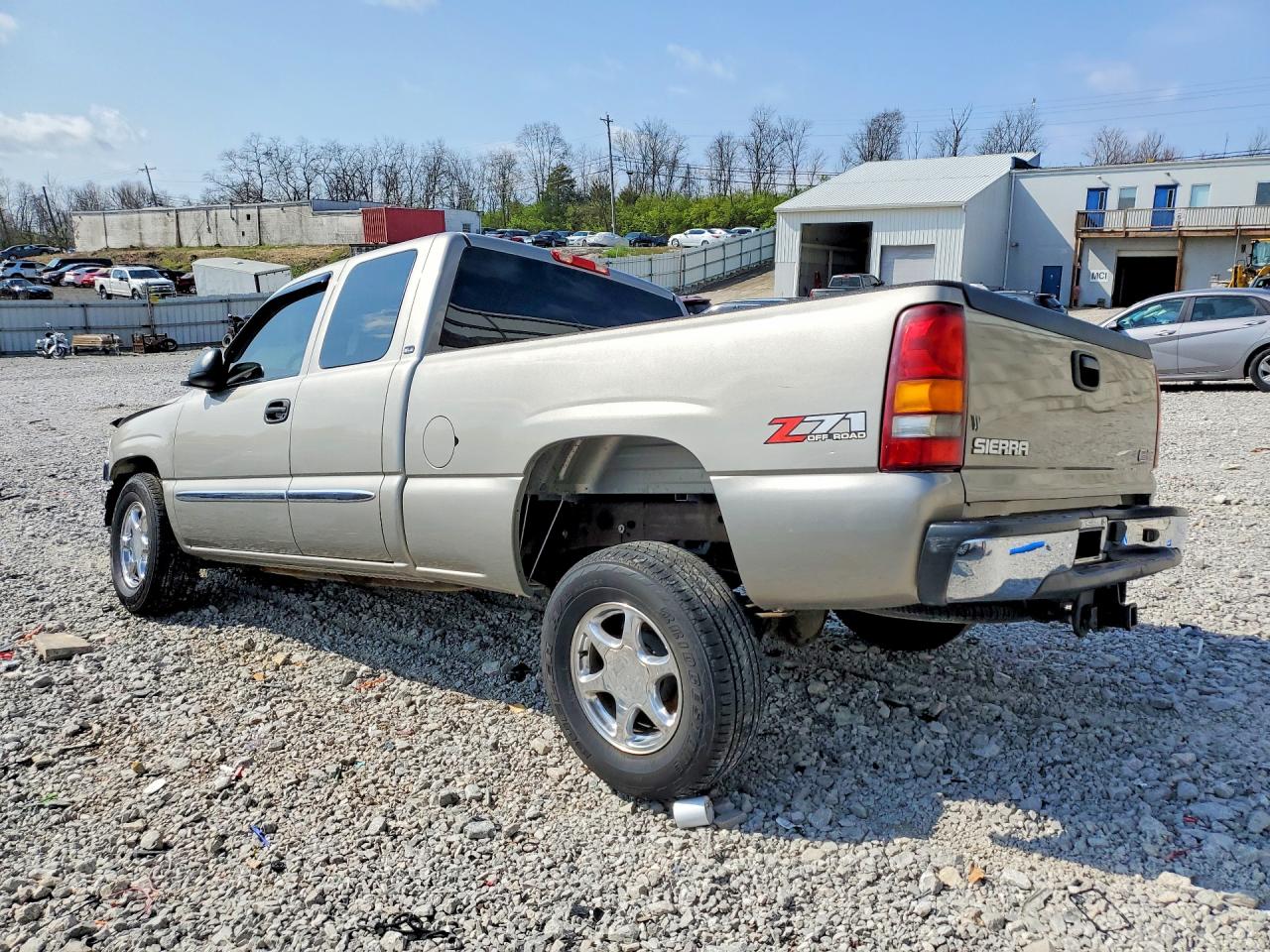 2003 GMC NEW SIERRA K1500 photo 3