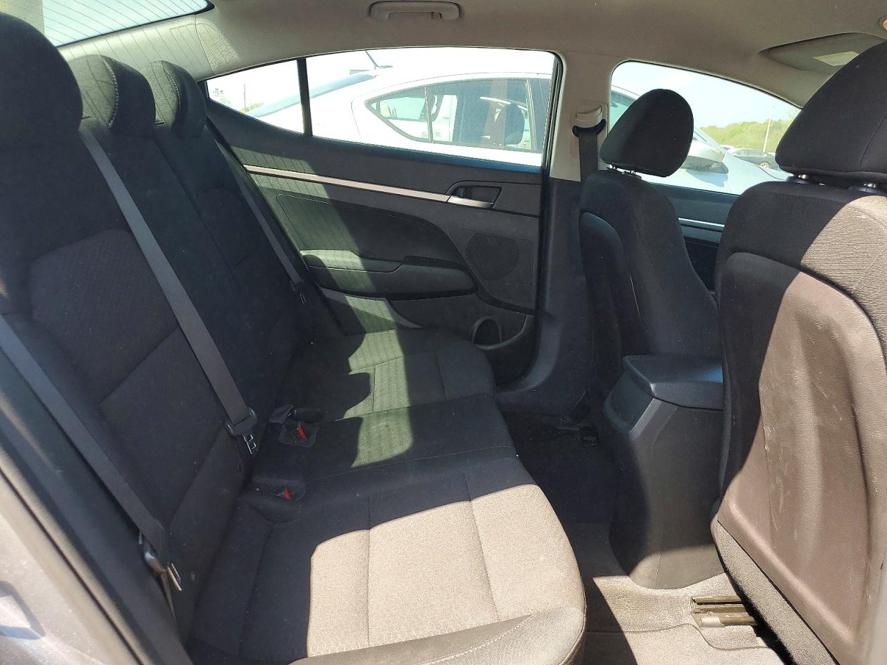 2019 HYUNDAI ELANTRA photo 10