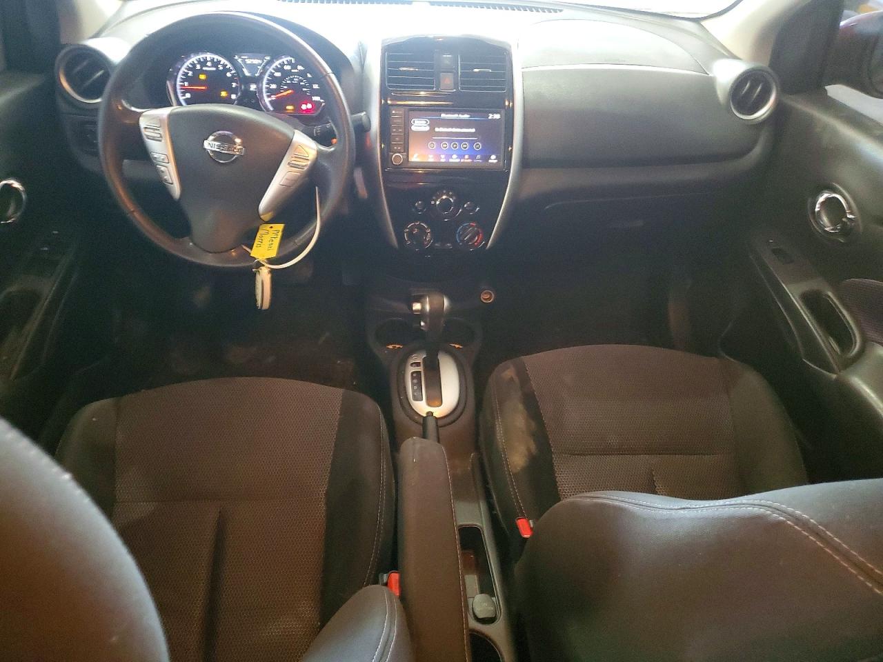 2019 NISSAN VERSA photo 8