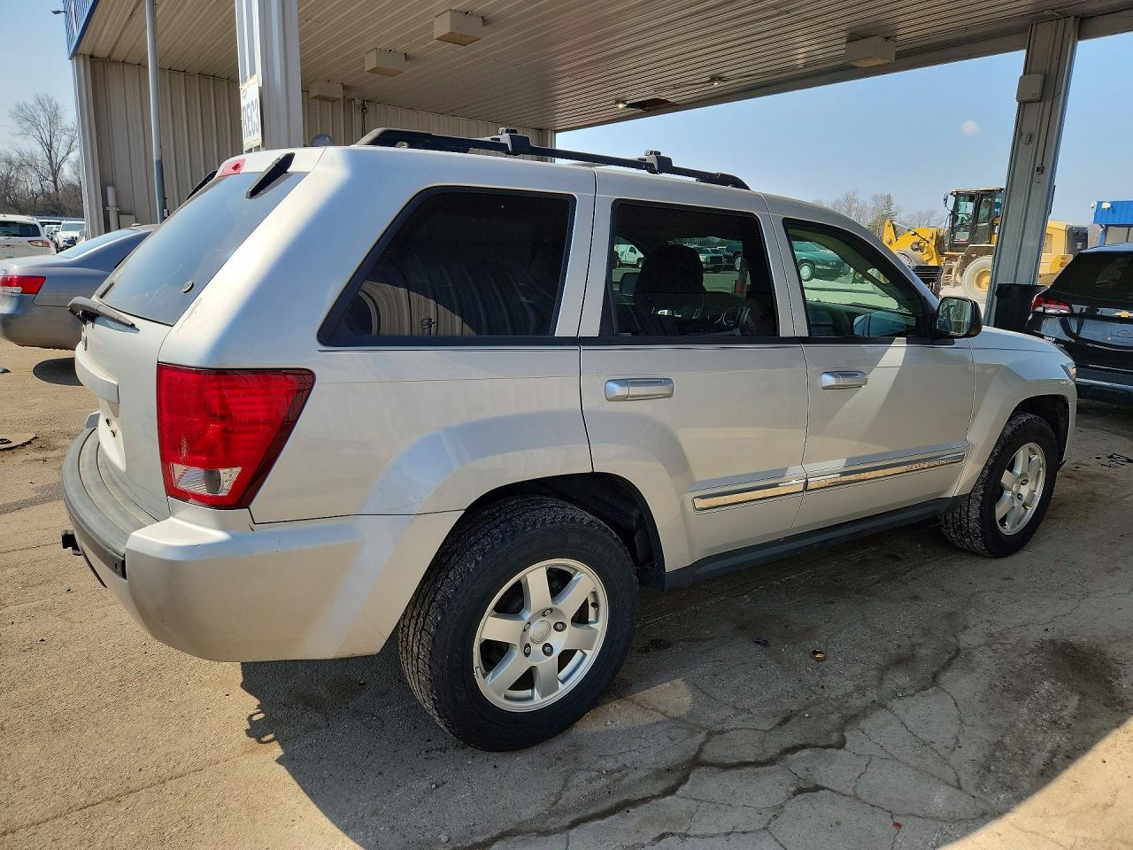 2010 JEEP GRAND CHEROKEE LAREDO photo 3
