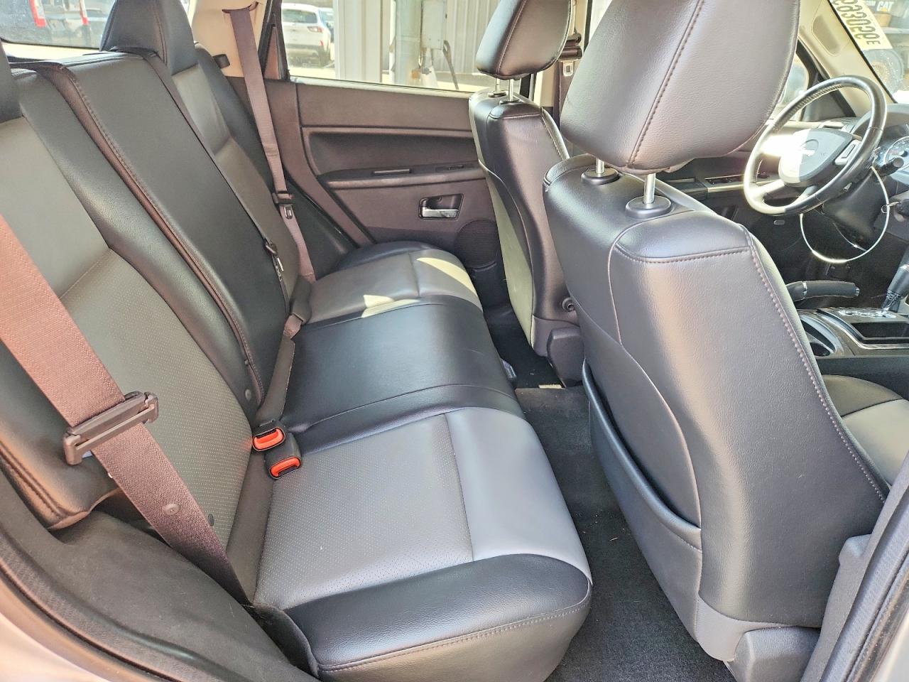 2010 JEEP GRAND CHEROKEE LAREDO photo 11