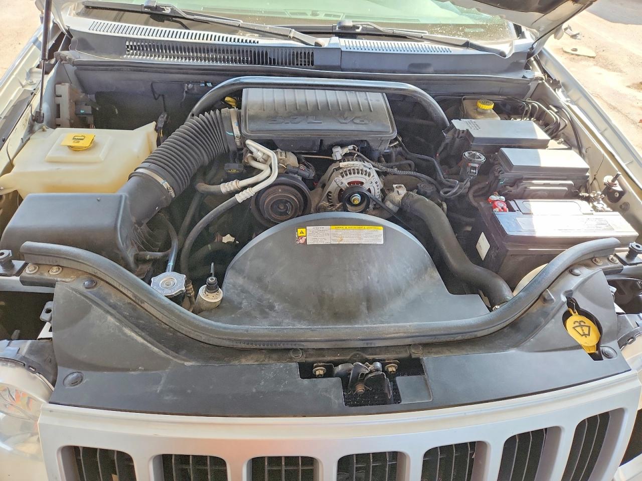 2010 JEEP GRAND CHEROKEE LAREDO photo 12