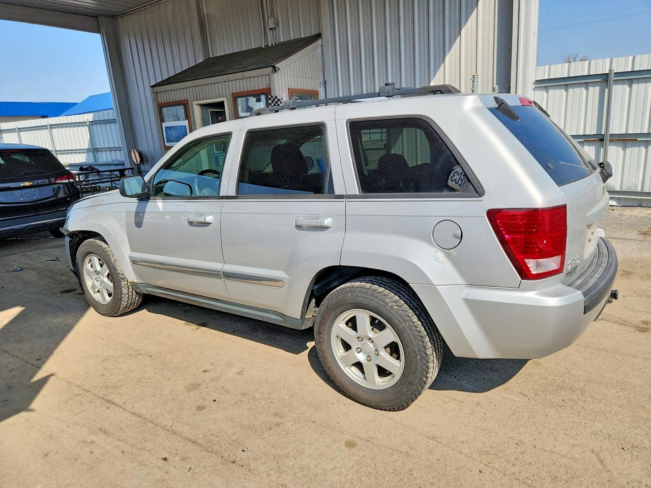 2010 JEEP GRAND CHEROKEE LAREDO photo 2