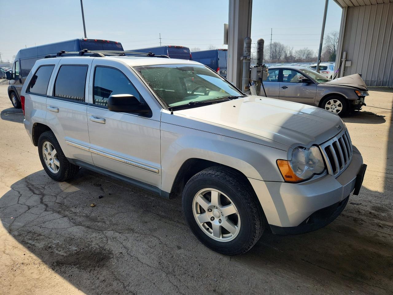 2010 JEEP GRAND CHEROKEE LAREDO photo 4