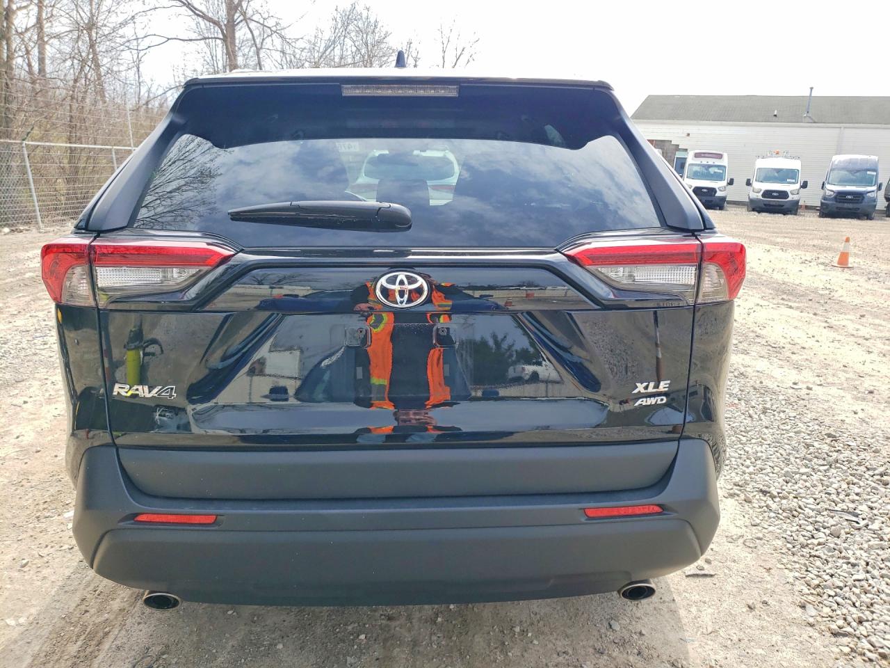 2025 TOYOTA RAV4 XLE photo 6
