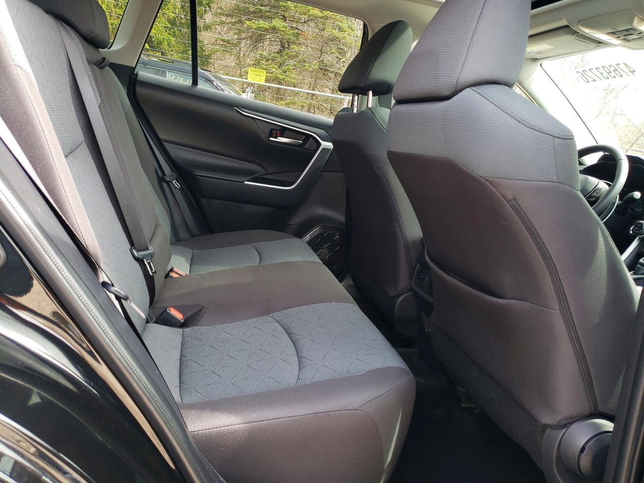 2025 TOYOTA RAV4 XLE photo 11