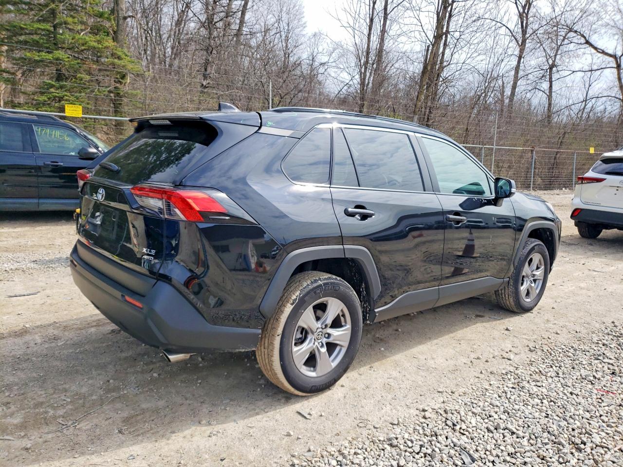 2025 TOYOTA RAV4 XLE photo 3