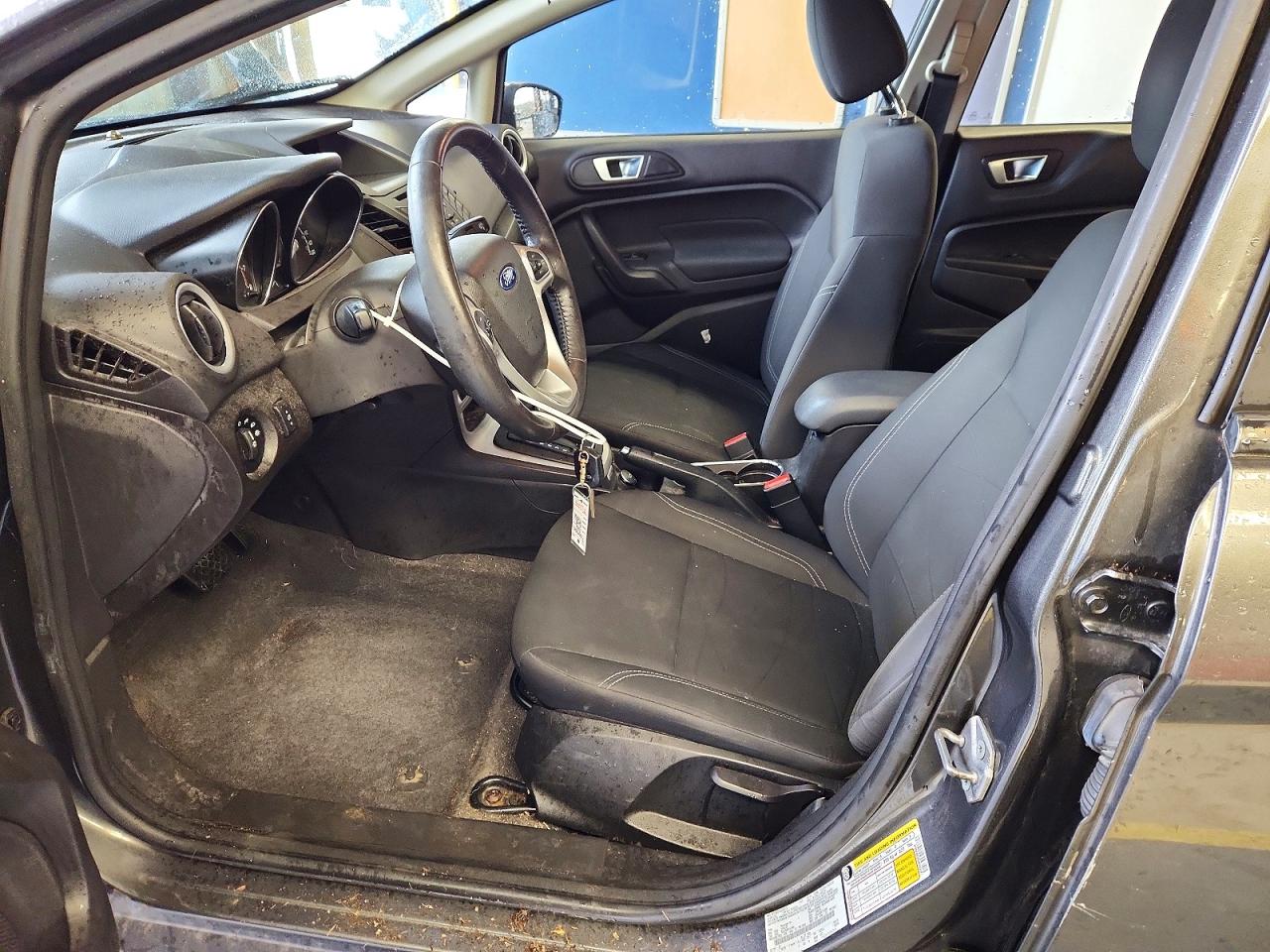 2016 FORD FIESTA SE photo 19