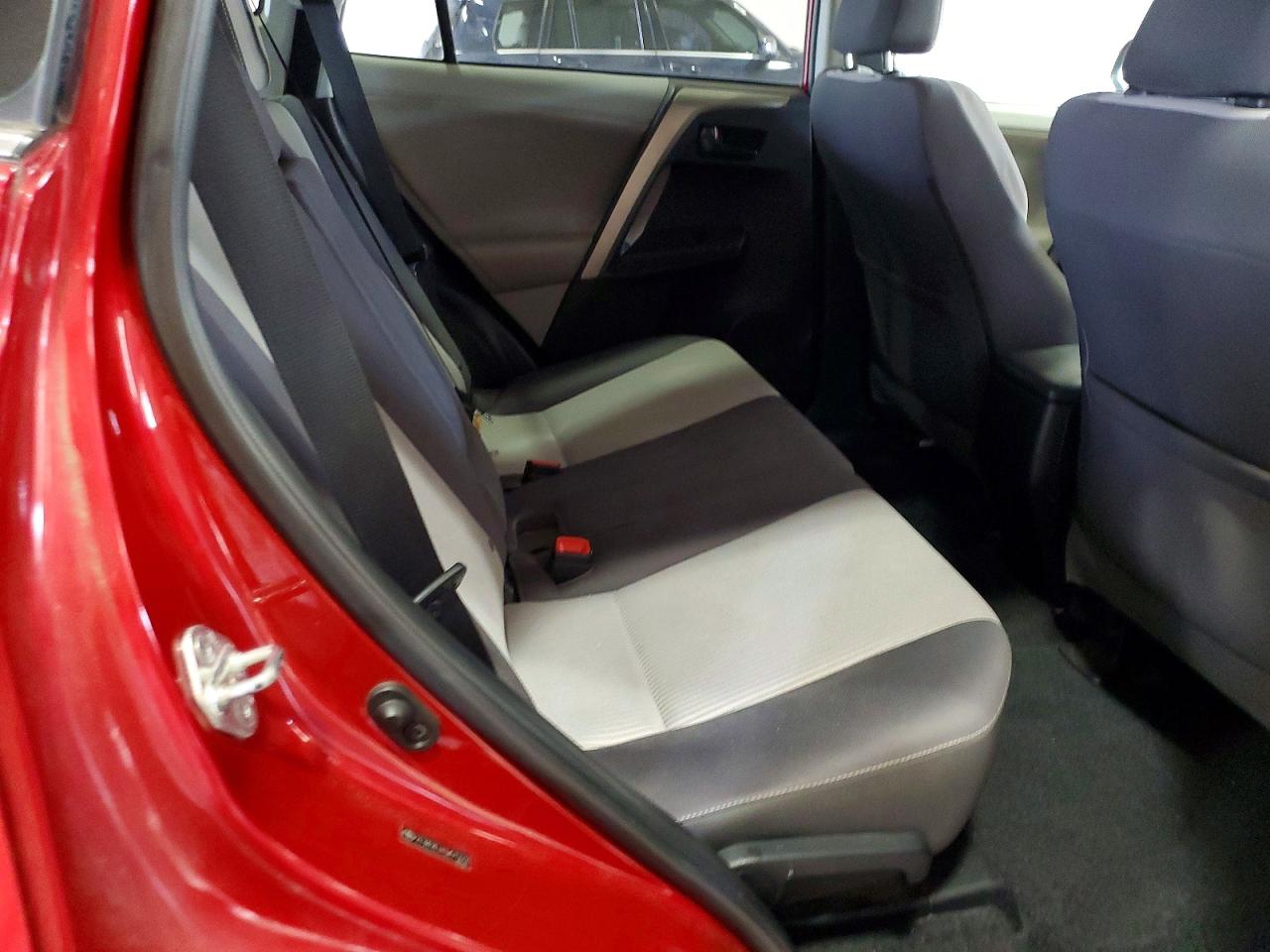 2013 TOYOTA RAV4 XLE photo 31