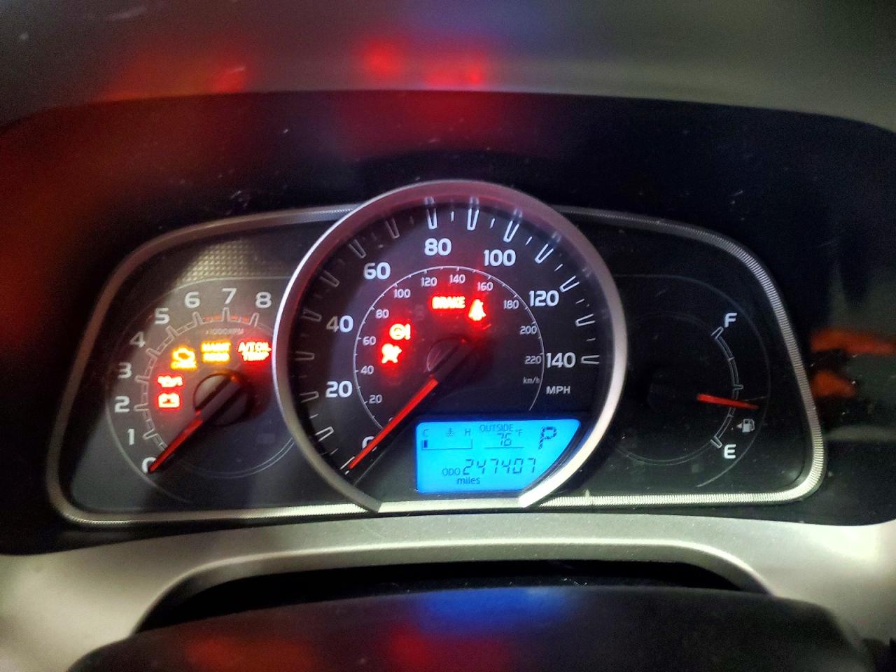 2013 TOYOTA RAV4 XLE photo 25