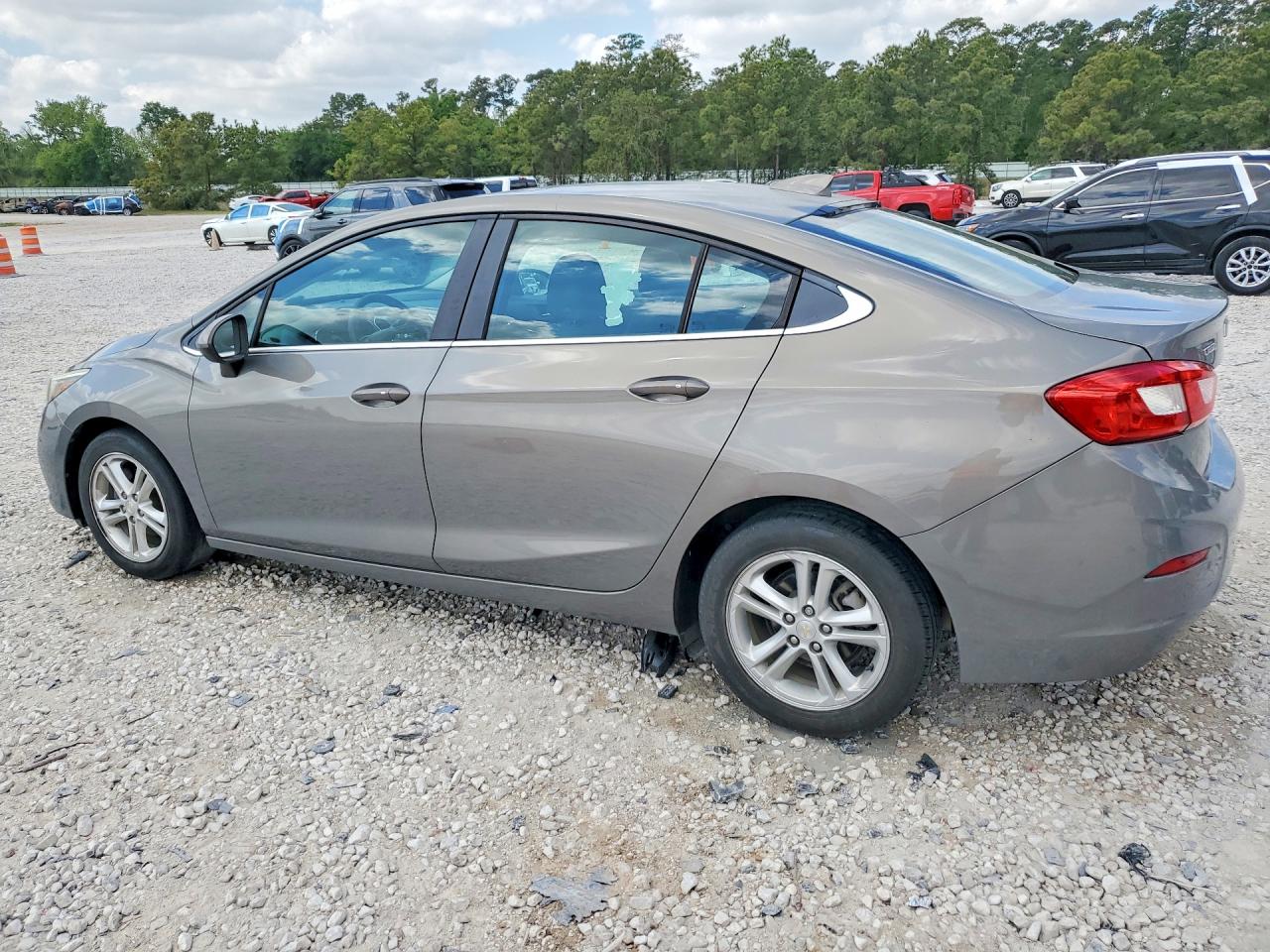 2017 CHEVROLET CRUZE LT photo 4
