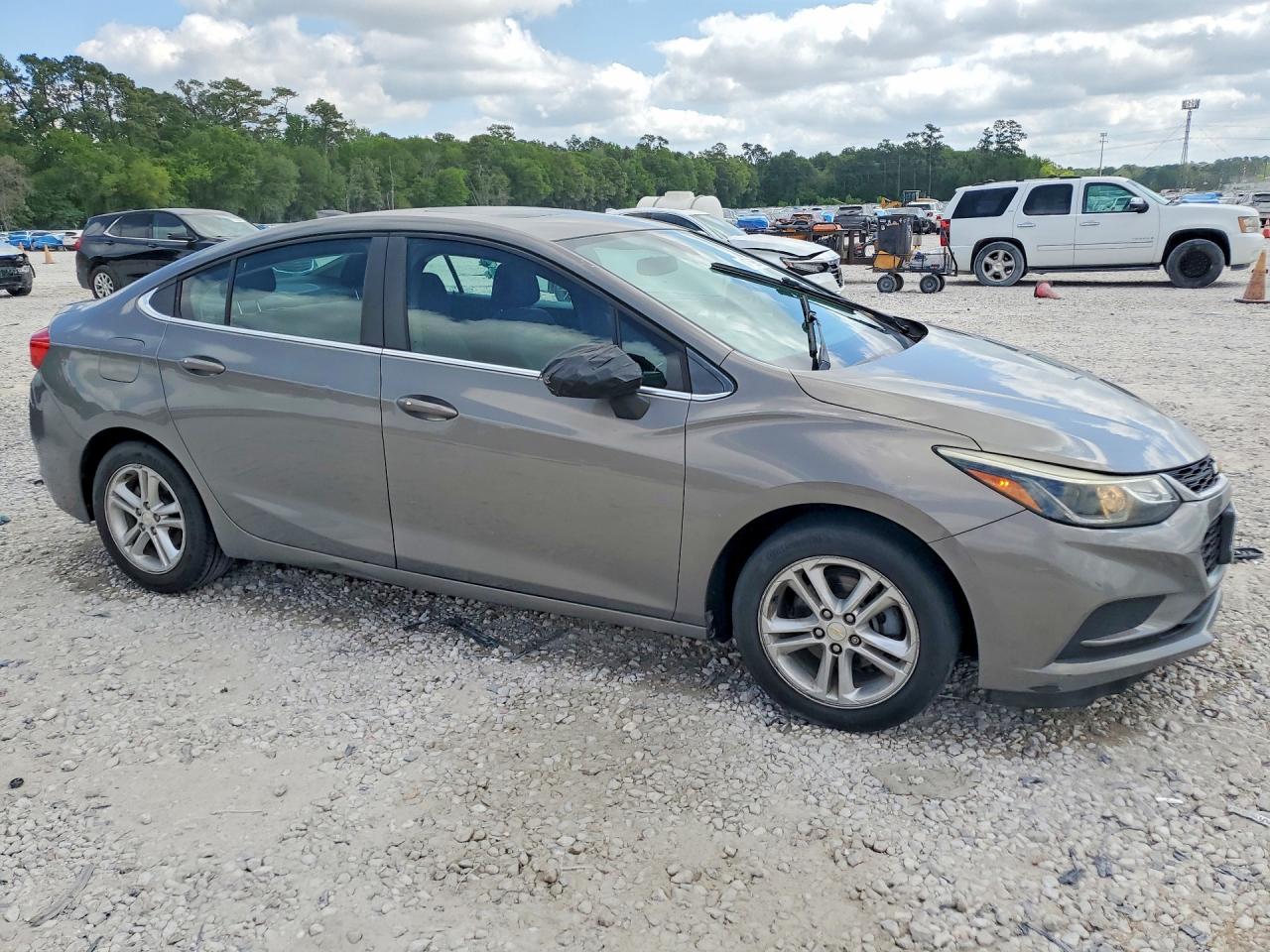 2017 CHEVROLET CRUZE LT photo 10
