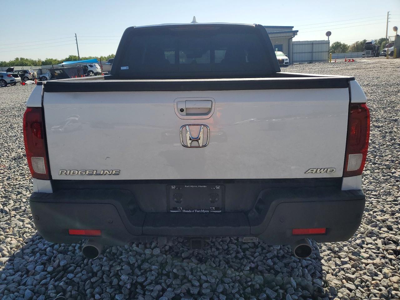 2021 HONDA RIDGELINE BLACK EDITION photo 16