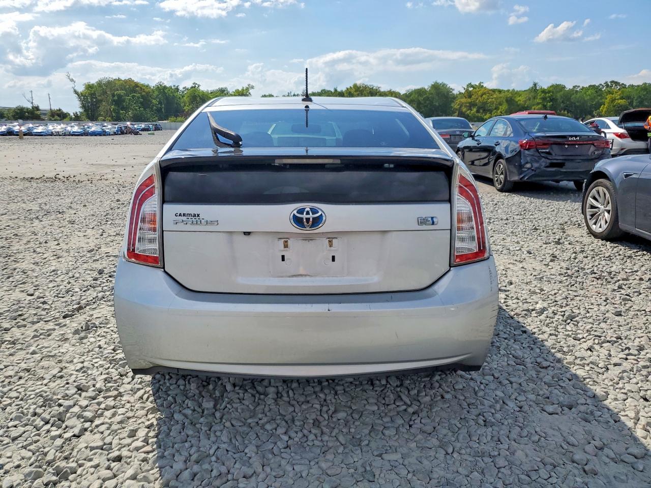 2015 TOYOTA PRIUS FOUR photo 11