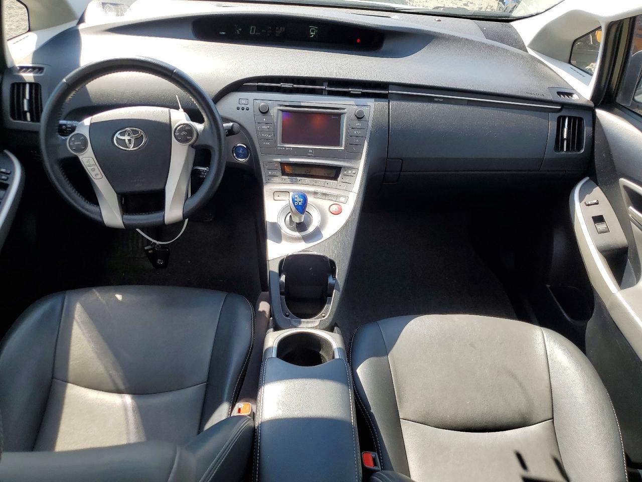 2015 TOYOTA PRIUS FOUR photo 15