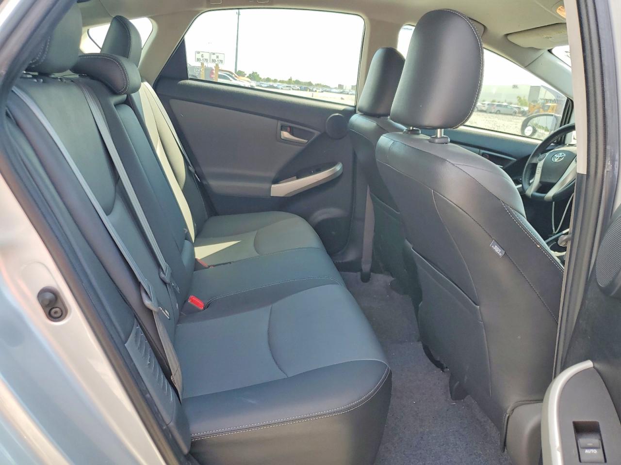 2015 TOYOTA PRIUS FOUR photo 19