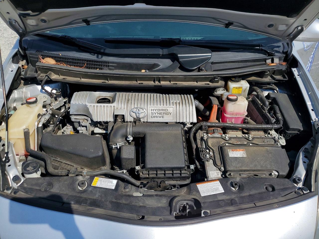 2015 TOYOTA PRIUS FOUR photo 21