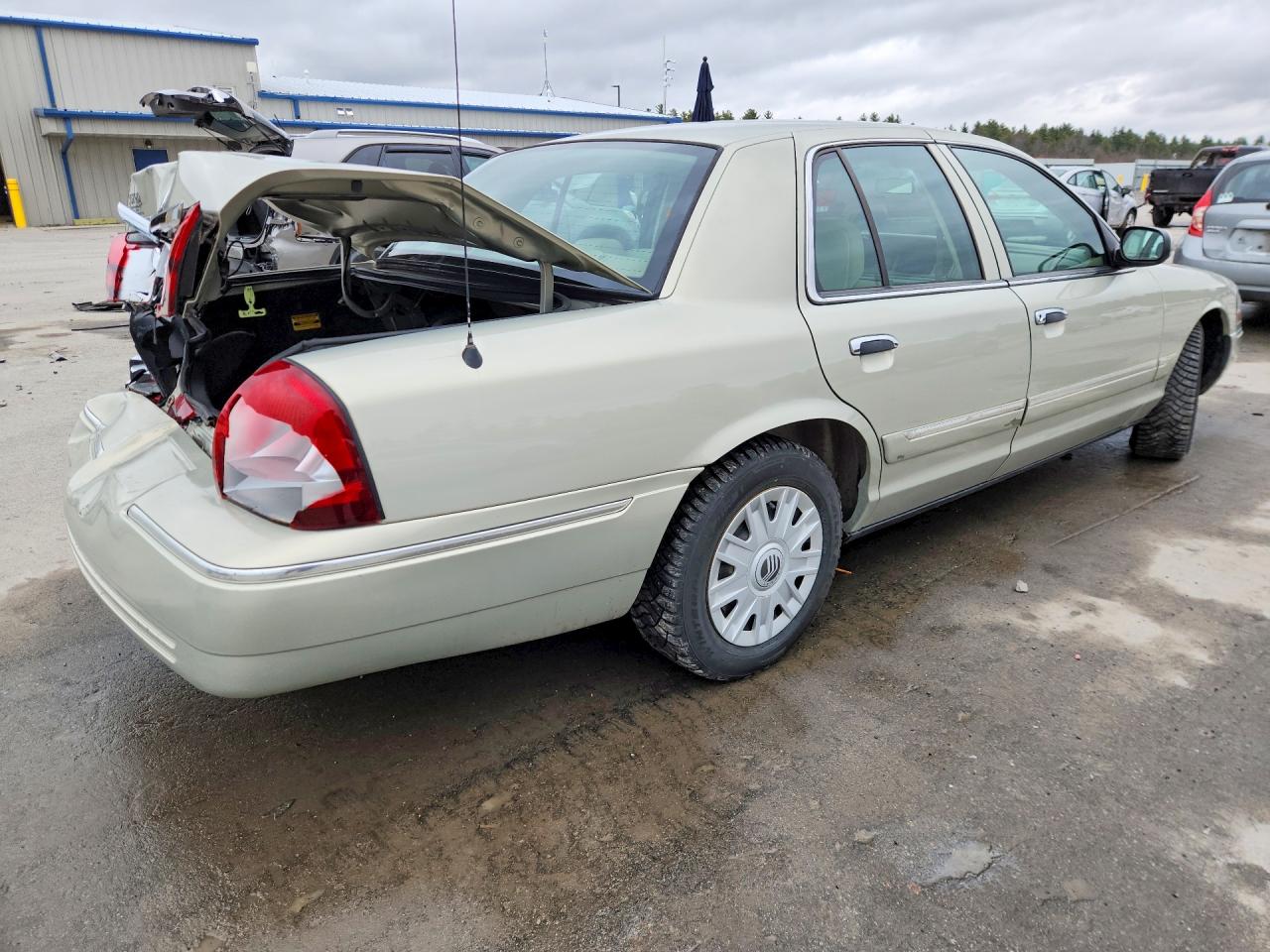 2005 MERCURY GRAND MARQUIS GS photo 5
