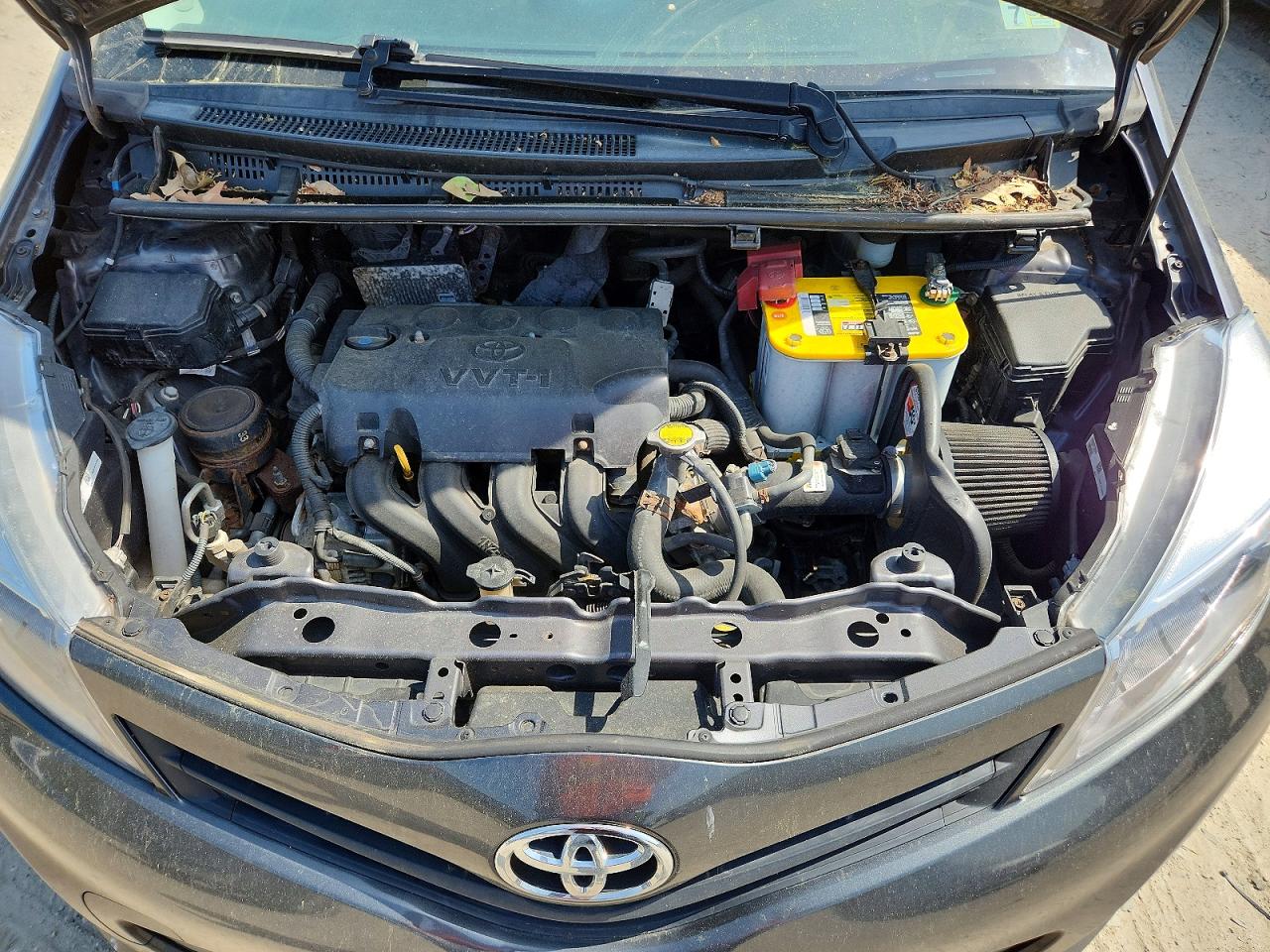 2012 TOYOTA YARIS 5-DOOR LE photo 11