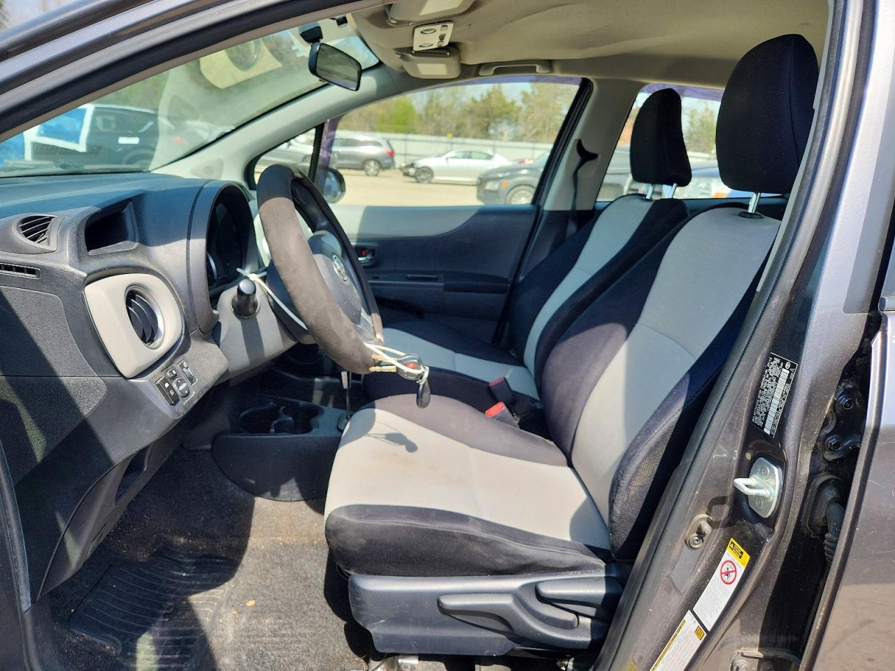 2012 TOYOTA YARIS 5-DOOR LE photo 7