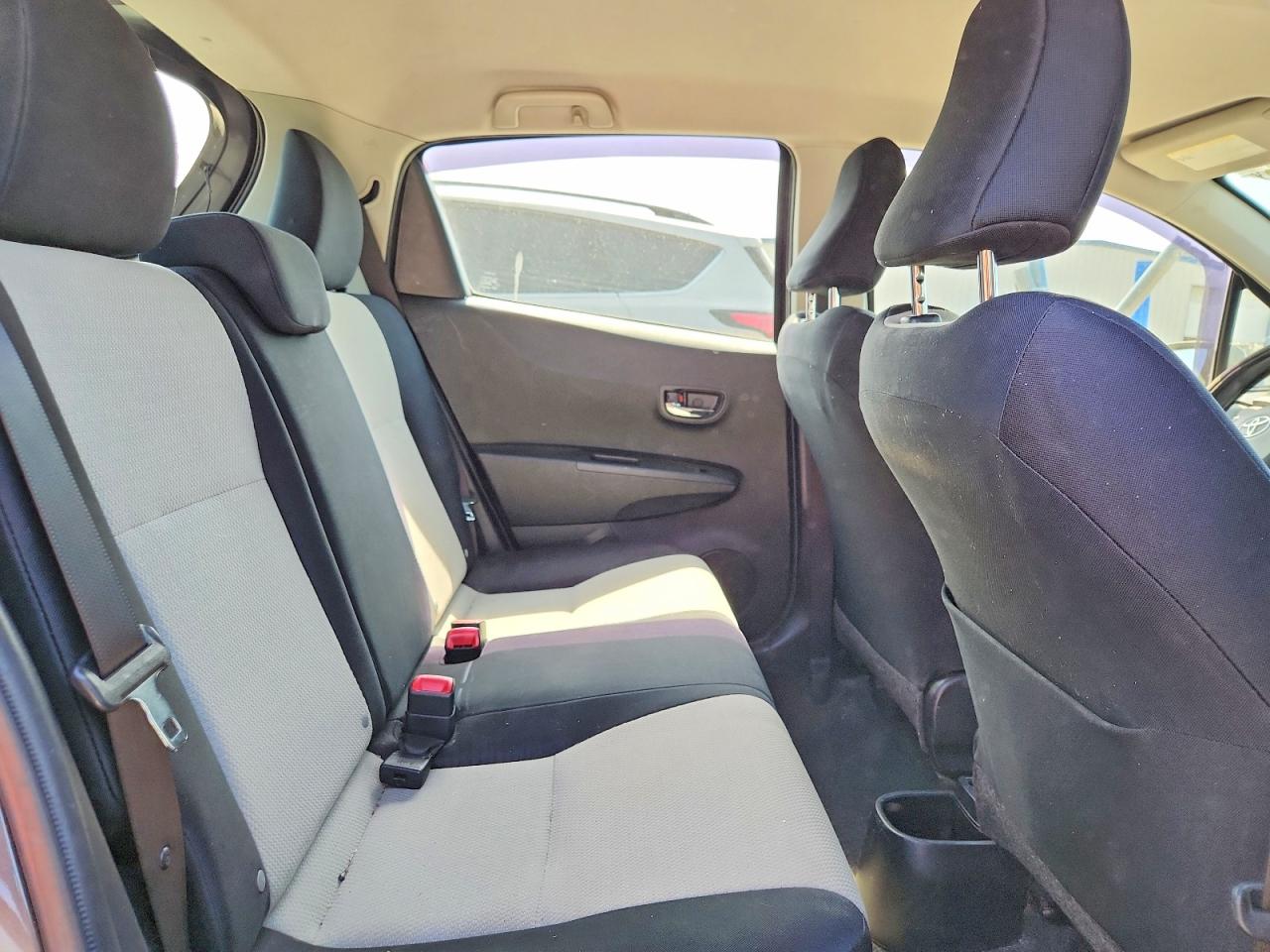 2012 TOYOTA YARIS 5-DOOR LE photo 10