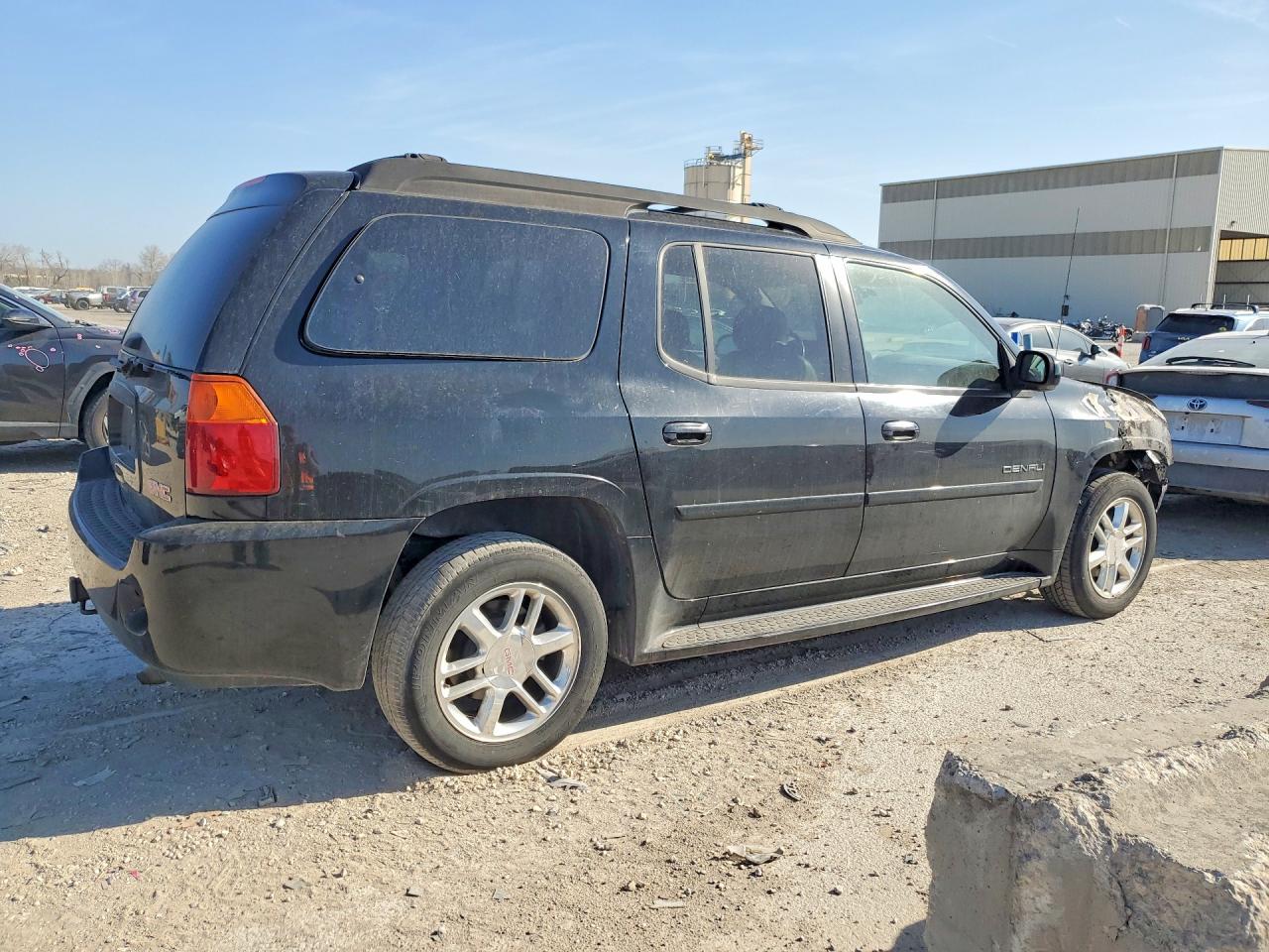 2006 GMC ENVOY DENALI XL photo 7