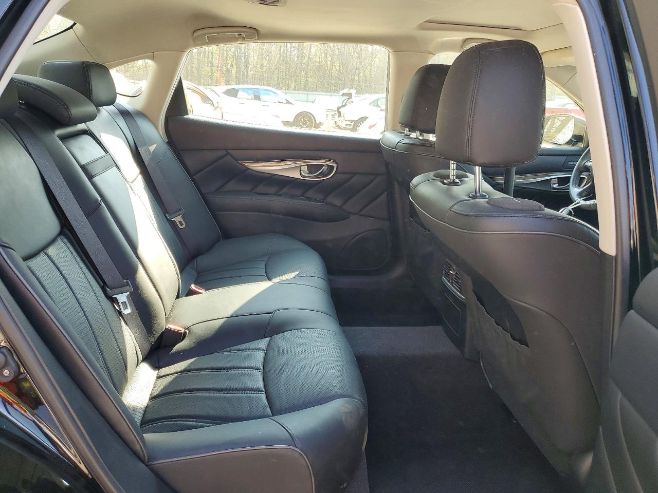 2015 INFINITI Q70L 3.7 photo 10