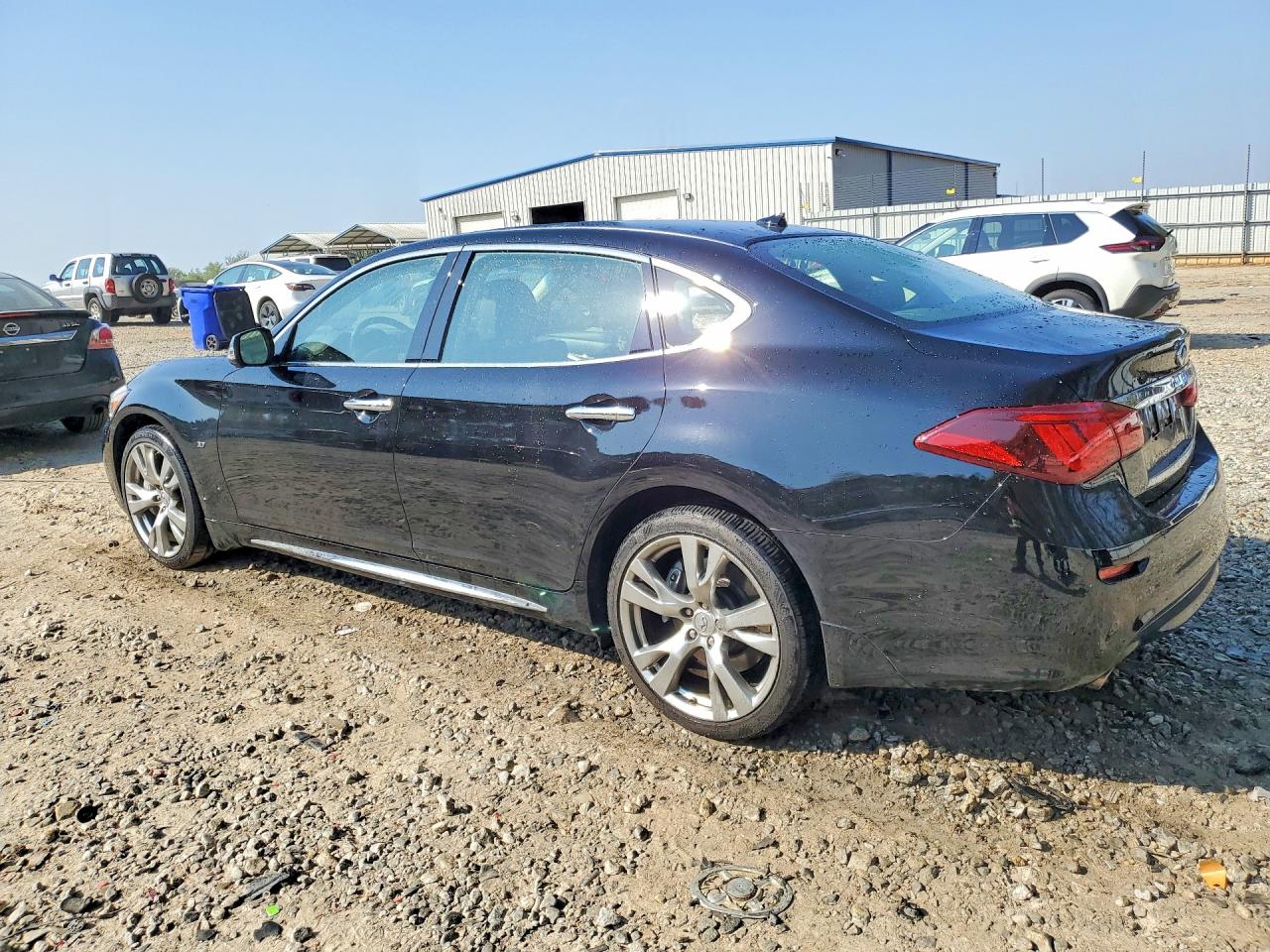 2015 INFINITI Q70L 3.7 photo 2