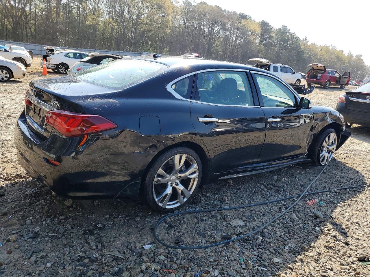 2015 INFINITI Q70L 3.7 photo 3