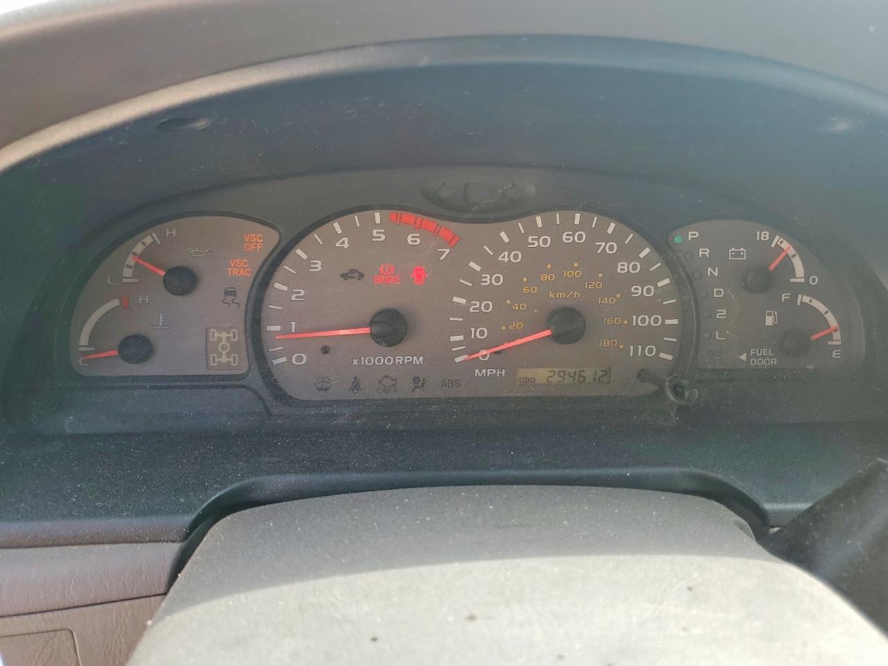 2002 TOYOTA SEQUOIA photo 25