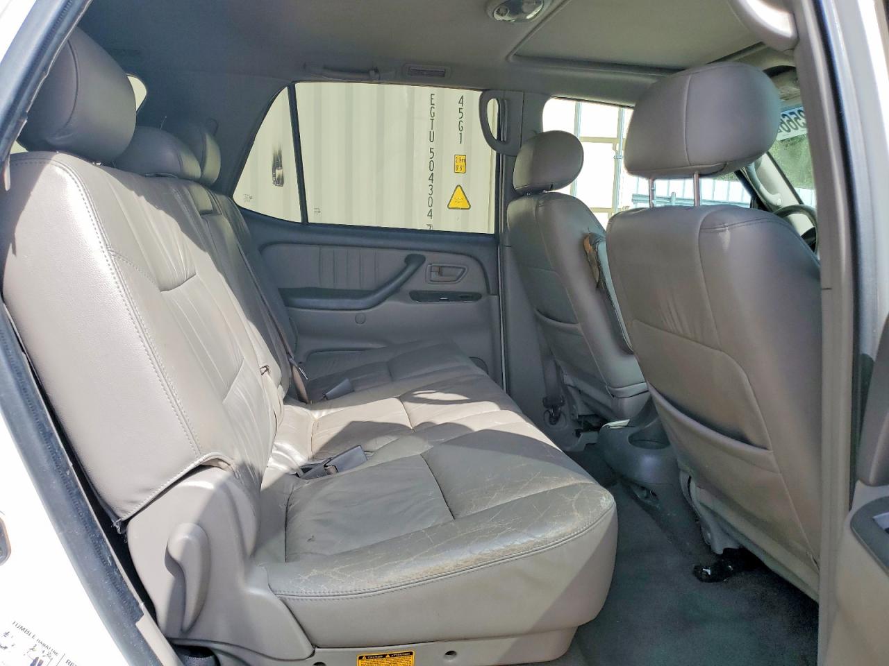 2002 TOYOTA SEQUOIA photo 31