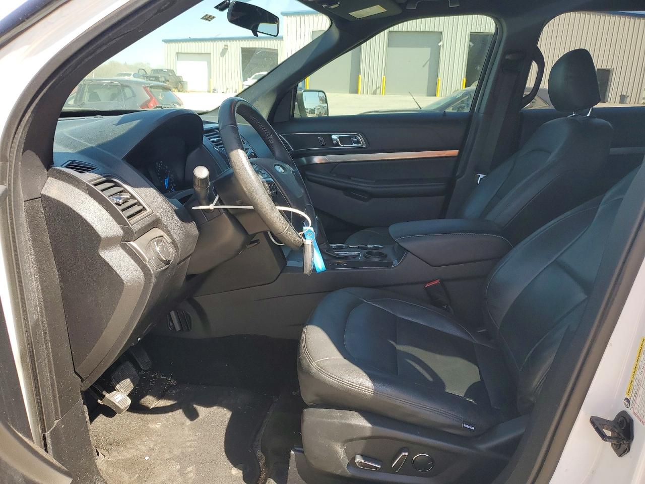 2018 FORD EXPLORER XLT photo 19