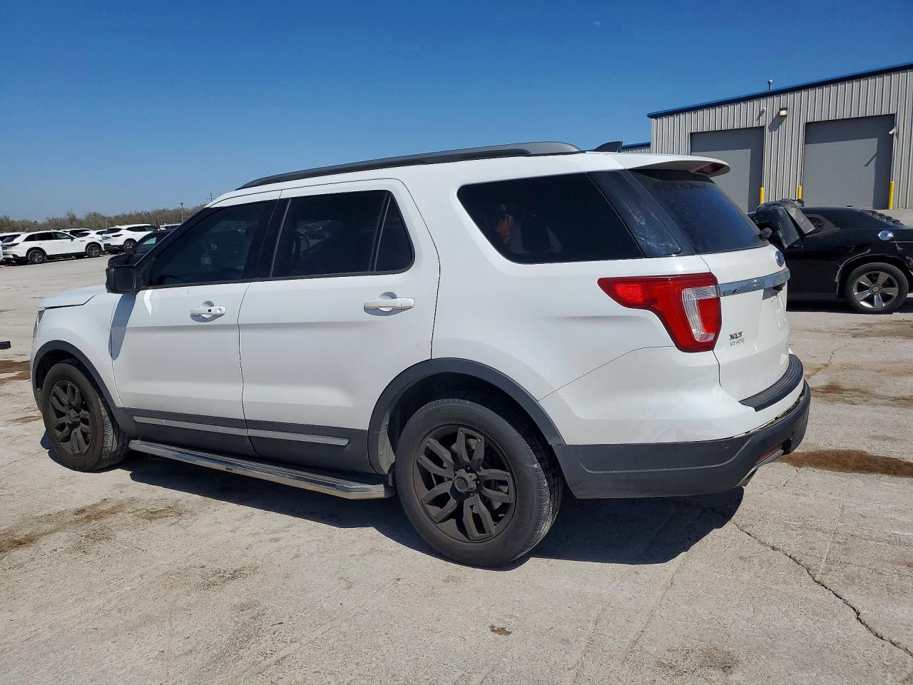 2018 FORD EXPLORER XLT photo 4