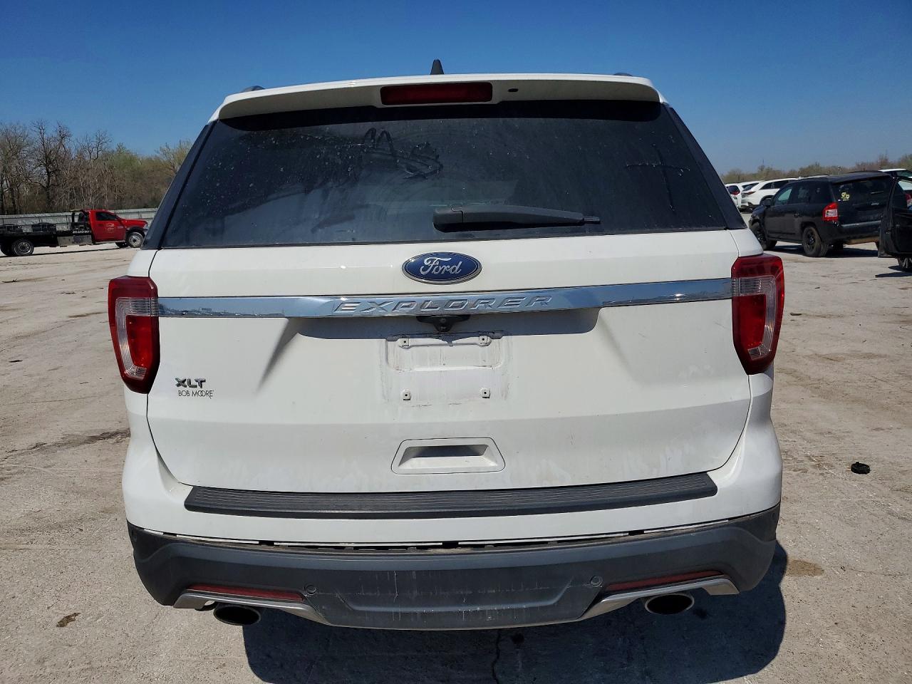 2018 FORD EXPLORER XLT photo 16