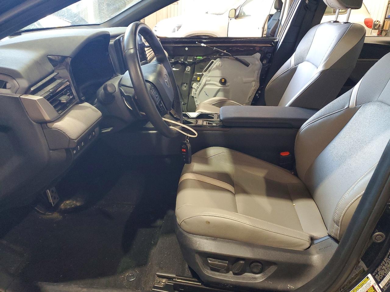 2025 TOYOTA CAMRY SE photo 19