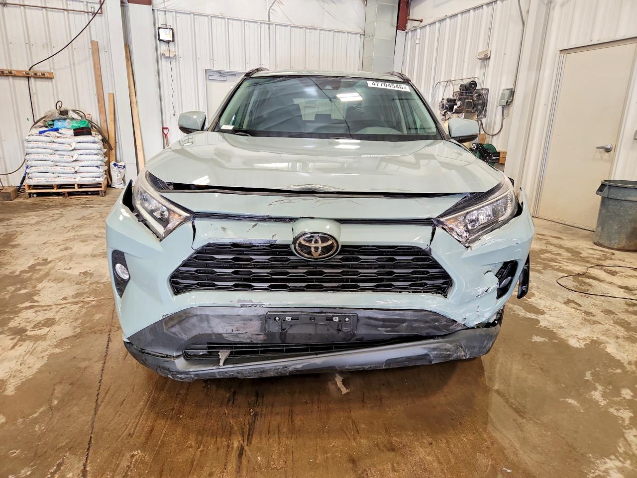 2021 TOYOTA RAV4 XLE photo 9