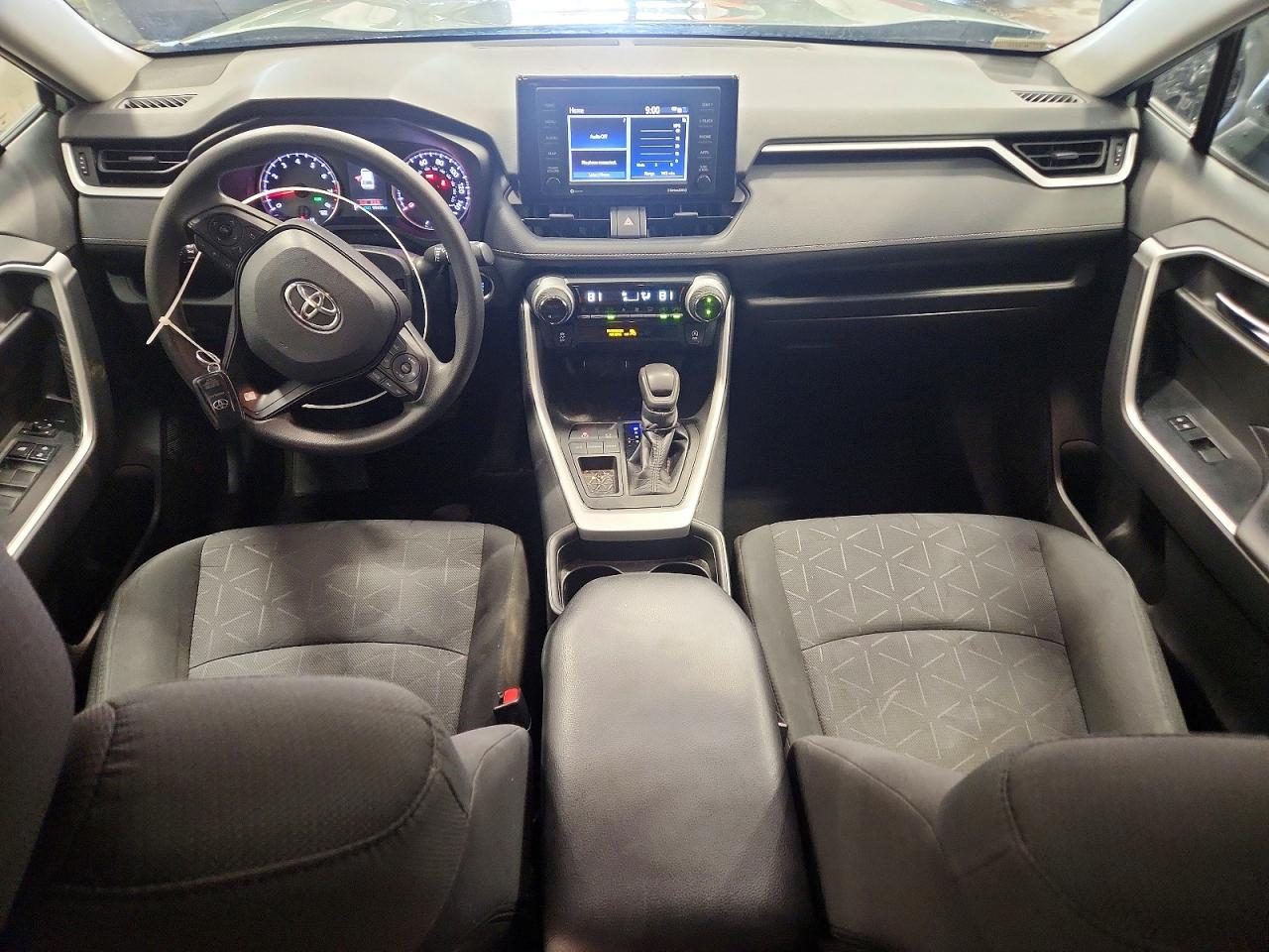 2021 TOYOTA RAV4 XLE photo 15