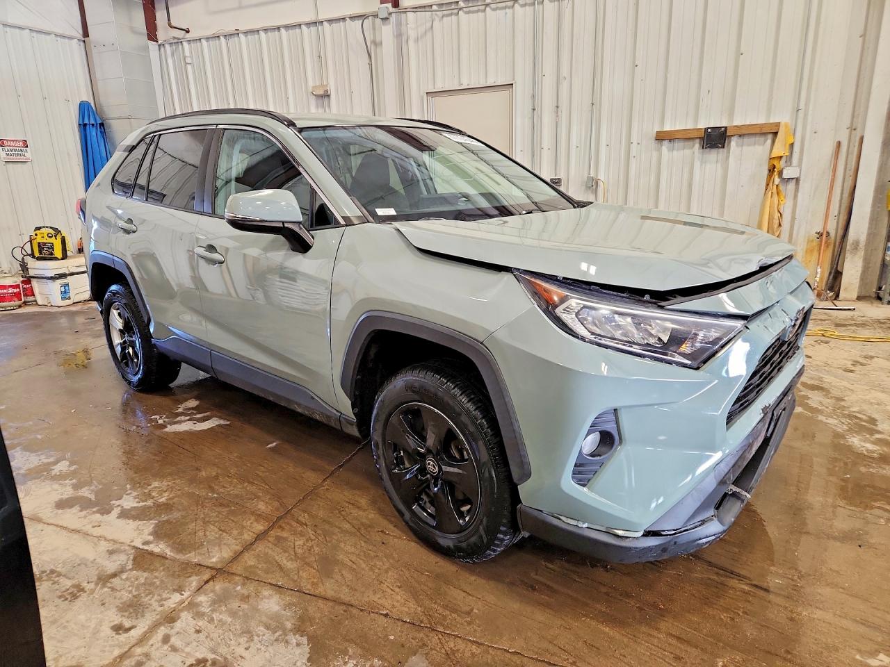 2021 TOYOTA RAV4 XLE photo 7