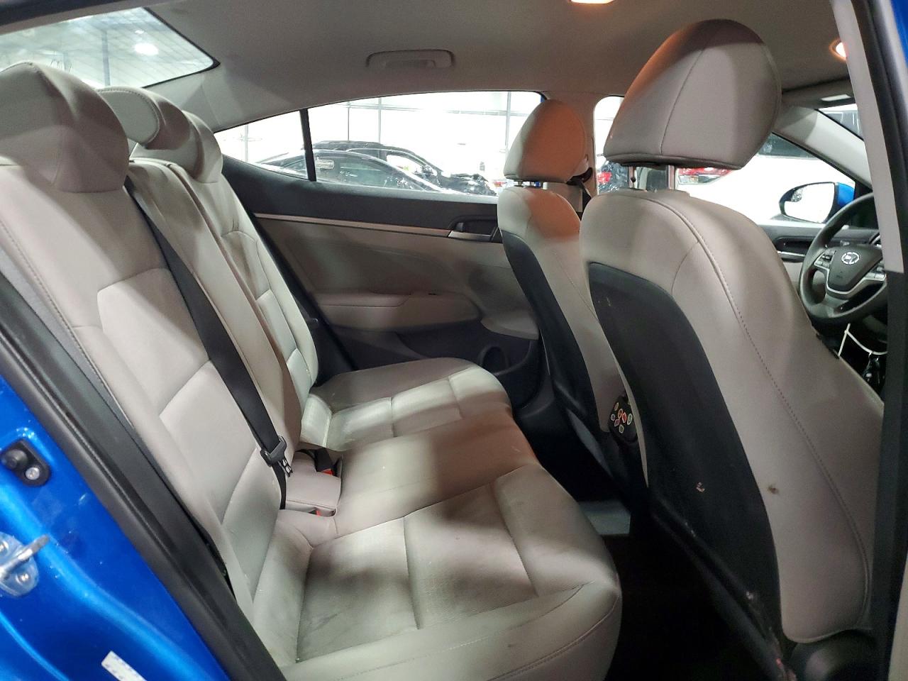 2017 HYUNDAI ELANTRA SE photo 10