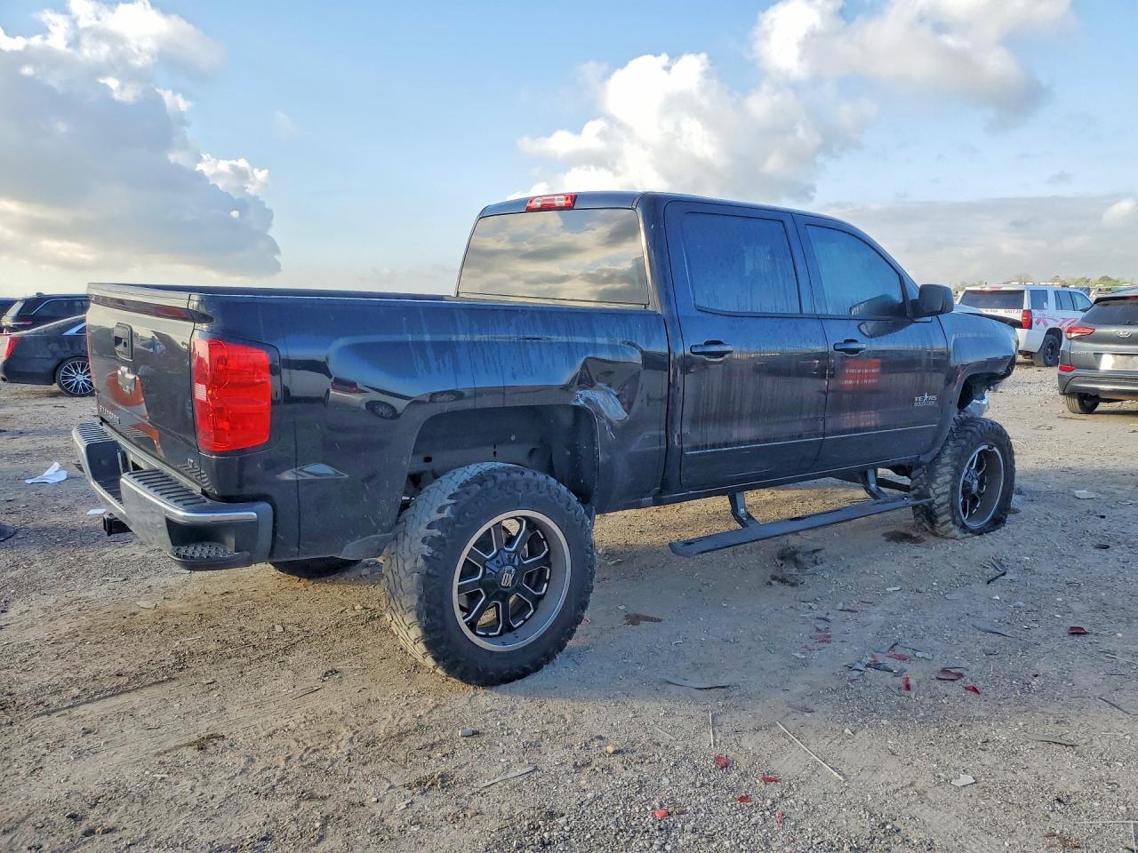 2016 CHEVROLET SILVERADO C1500 LT photo 3