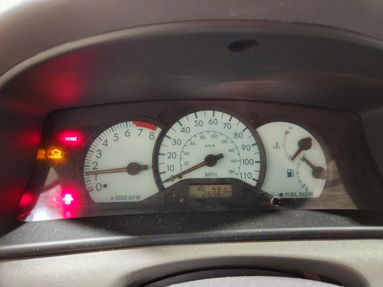 2004 TOYOTA COROLLA LE photo 9