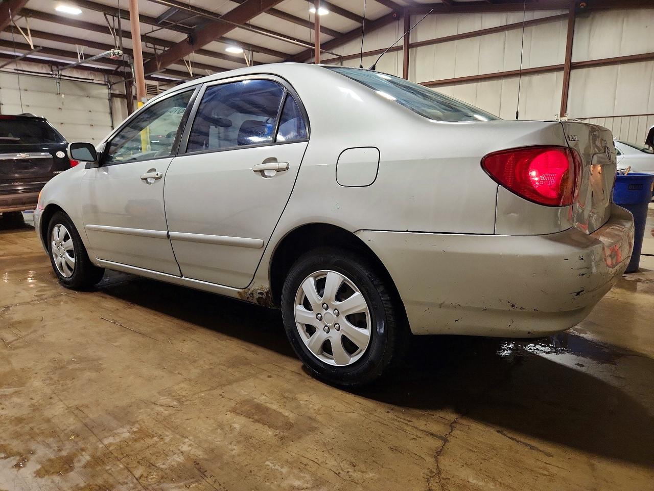 2004 TOYOTA COROLLA LE photo 2